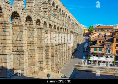 Ségovie, Espagne, 7 juin 2022 : vue sur le célèbre aqueduc de Ségovie, Espagne. Banque D'Images