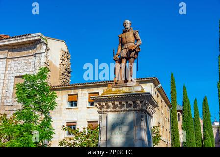 Valladolid, Espagne, 7 juin 2022 : statue de Miguel de Cervantes dans la ville espagnole de Valladolid. Banque D'Images