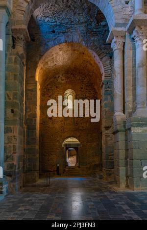 El Port de la Selva, Espagne, 28 mai 2022 : intérieur du monastère de Sant Pere de Rodes en Espagne. Banque D'Images