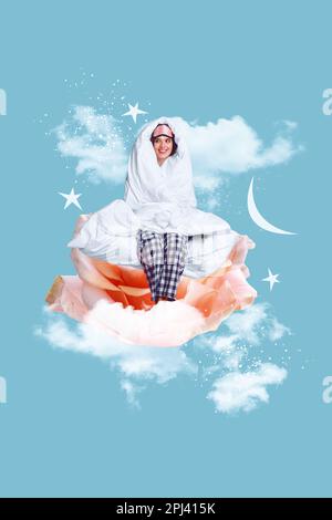 Photo créative verticale collage de femme positive satisfaite assise sur fleur rose volant dans le ciel isolé sur fond bleu Banque D'Images