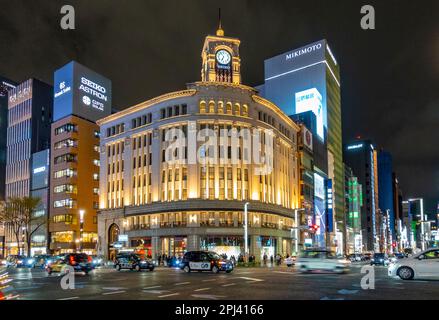 Vue extérieure le soir du grand magasin Wako à Ginza, Tokyo, Japon Banque D'Images