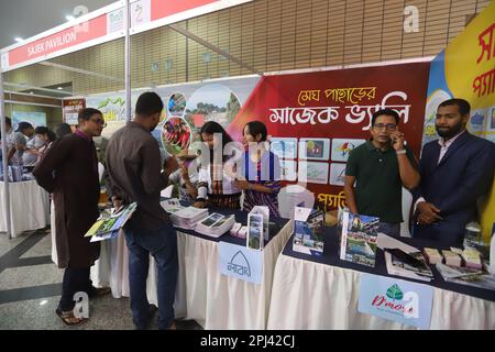 La foire touristique et de voyage de trois jours au Bangladesh commence au Centre international de conférences de Bangabandhu à Dhaka organisé par les voyagistes A. Banque D'Images