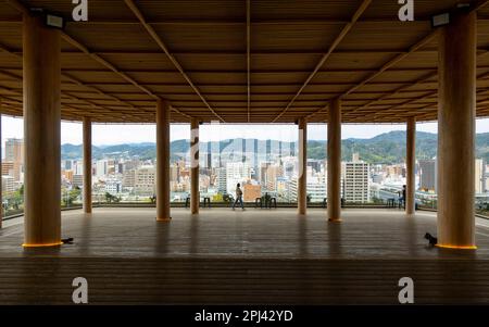 Vue depuis la tour d'observation d'Hiroshima Orizuru, à côté du parc mémorial de la paix à Hiroshima, au Japon Banque D'Images