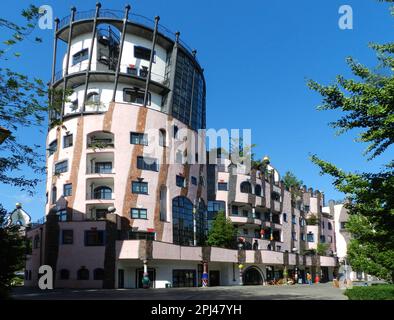 Allemagne, Saxe-Anhalt, Magdebourg: La Citadelle verte conçue par l'architecte Friedensreich Hundertwasser et achevée en 2005. Banque D'Images