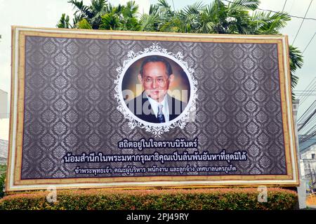 Thaïlande, île de Phuket, ville de Phuket: Hommage au Roi Bhumibol Adulyadej ('Rama IX') décédé le 13th octobre 2016. Banque D'Images