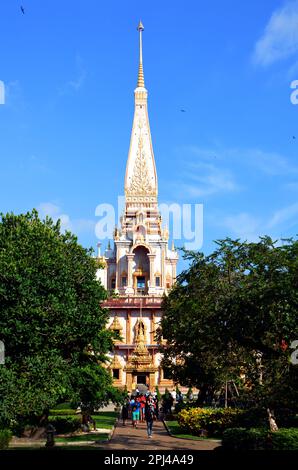 Thaïlande, île de Phuket: Wat Chaiyathararam (Wat Chalong), dédié à deux moines bouddhistes, Luang Pho Chaem et Luang Pho Chuang, qui ont aidé beaucoup d'inj Banque D'Images