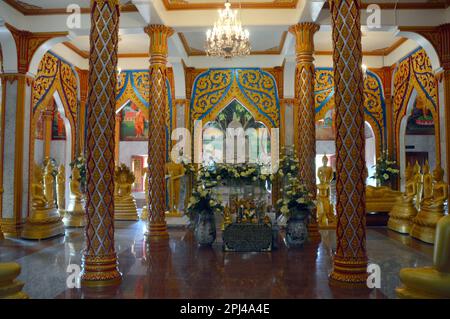 Thaïlande, île de Phuket: Wat Chaiyathararam (Wat Chalong), dédié à deux moines bouddhistes, Luang Pho Chaem et Luang Pho Chuang, qui ont aidé beaucoup d'inj Banque D'Images