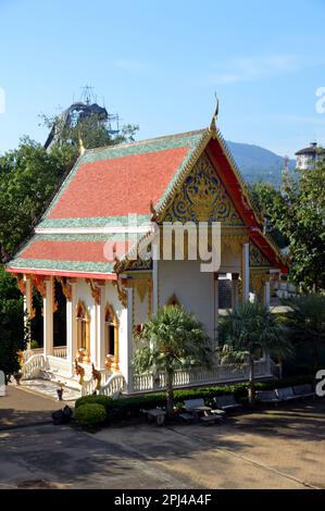 Thaïlande, île de Phuket: Wat Chaiyathararam (Wat Chalong), dédié à deux moines bouddhistes, Luang Pho Chaem et Luang Pho Chuang, qui ont aidé beaucoup d'inj Banque D'Images