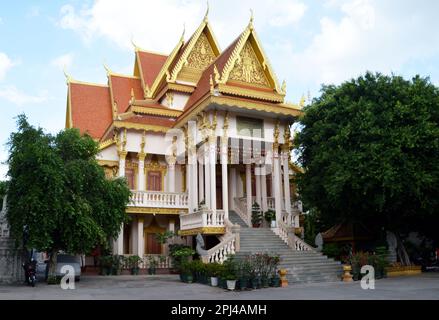 Cambodge, Phnom Penh : Wat Langka, fondé en 1442, l'un des principaux temples de la ville, sur le boulevard Sihanouk. Le vihara a été utilisé comme un stockeur Banque D'Images