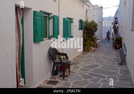 Grèce, île de Folegandros, Chora : un exemple typique des rues immaculées. Banque D'Images