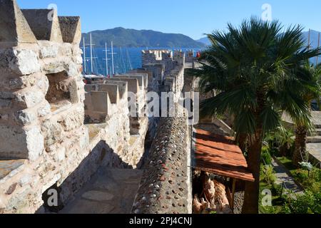 Turquie, Marmoris : le château, construit en 1522, sous le règne de Suleiman le magnifique, se dresse sur le site d'installations défensives vieilles. Maintenant Banque D'Images