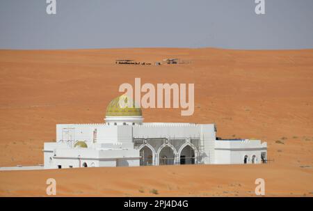 Oman : une mosquée, seule dans les sables de Wahiba, au sud d'Al Wasil. Banque D'Images