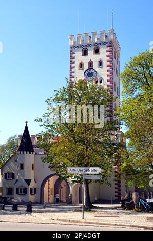 Allemagne, haute-Bavière, Landsberg am Lech: Bayertor, la plus récente porte est de la ville, construite en 1425, avec une façade peinte. Banque D'Images