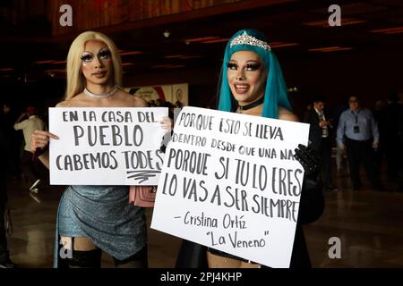 Non exclusif: 30 mars 2023, Mexico, Mexique: Deux personnes transgenres, dans le cadre de la Journée internationale de visibilité transgenre, visi Banque D'Images