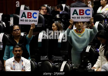 Non exclusif: 30 mars 2023, Mexico, Mexique: Législateurs du Parti du mouvement national de régénération à la session au Palais législatif i Banque D'Images