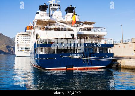 Petit bateau de croisière, MV la Belle des Océans, amarré au terminal de croisière, Santa Cruz de Tenerife, Iles Canaries, Espagne Banque D'Images
