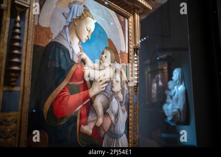 Première peinture Botticelli, Madonna et l'enfant avec un Ange (v.1465) à Ospedale degli Innocenti, Florence Banque D'Images