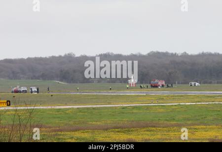 Pula, Croatie, sur 31 mars 2023. Un petit avion privé portant le numéro d'enregistrement allemand s'est écrasé à l'aéroport de Pula pendant le décollage, à Pula, en Croatie, sur 31 mars 2023. Deux personnes sont mortes dans l'accident. Photo: Srecko Niketic/PIXSELL Banque D'Images