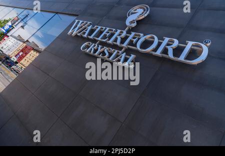 Irlande, Comté de Waterford, ville de Waterford, Maison de Waterford façade de cristal. Banque D'Images