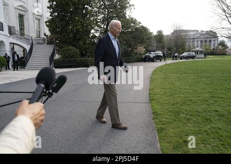 Washington, États-Unis. 31st mars 2023. Le président des États-Unis Joe Biden quitte la Maison Blanche à Washington, DC, pour visiter des parties endommagées par la tornade du Mississippi, sur 31 mars 2023. Photo de Chris Kleponis/UPI crédit: UPI/Alay Live News Banque D'Images