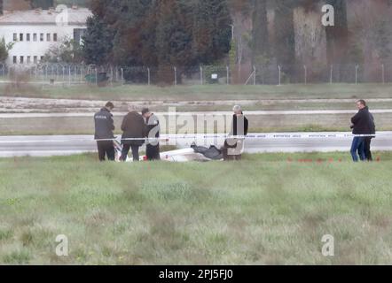 Un petit avion privé portant le numéro d'enregistrement allemand s'est écrasé à l'aéroport de Pula pendant le décollage, à Pula, en Croatie, sur 31 mars 2023. Deux personnes sont mortes dans l'accident. Photo: Srecko Niketic/PIXSELL Banque D'Images