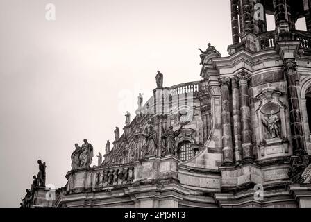 Balustrade de la cathédrale de Dresde (Katholische Hofkirche), Dresde, Saxe, Allemagne, Europe. Banque D'Images