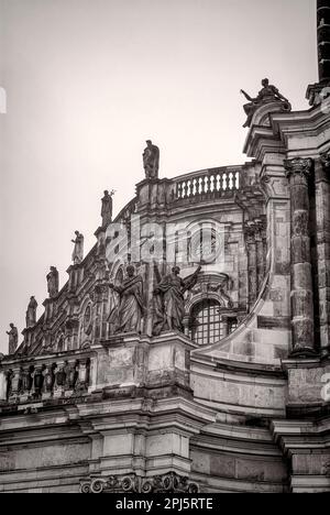 Balustrade de la cathédrale de Dresde (Katholische Hofkirche), Dresde, Saxe, Allemagne, Europe. Banque D'Images