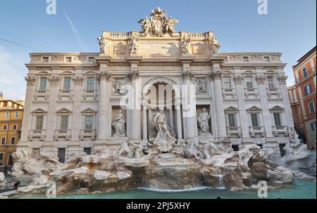 Détails de la fontaine de Trevi à Rome tôt le matin sans personne sur l'image Banque D'Images