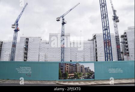 Londres, Royaume-Uni. 31st mars 2023. Vue générale du site de construction de la marque de poste à Farringdon. Plus de 650 nouveaux appartements haut de gamme sont en cours de construction sur le site de Mount Pleasant. Crédit : SOPA Images Limited/Alamy Live News Banque D'Images