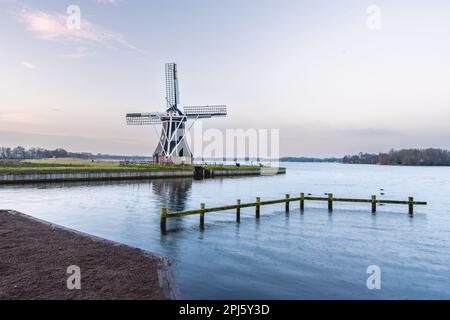 De Helper, moulin à vent néerlandais à Haren, Groningen, pays-Bas. Banque D'Images