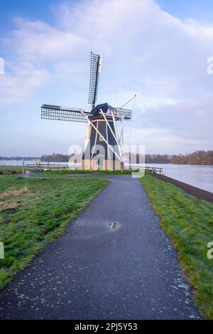 De Helper, moulin à vent néerlandais à Haren, Groningen, pays-Bas. Banque D'Images