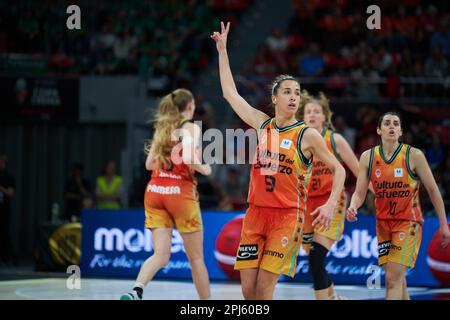 Saragosse, Espagne. 30th mars 2023. Elena Buenavida de Valencia basket en action pendant les quarts de finale de la coupe de la Reine entre Valencia basket et Movistar Estudiantes au Pavillon principe Felipe. Score final; Valencia basket 69:56 Movistar Estudiantes. (Photo de Vicente Vidal Fernandez/SOPA Images/Sipa USA) crédit: SIPA USA/Alay Live News Banque D'Images