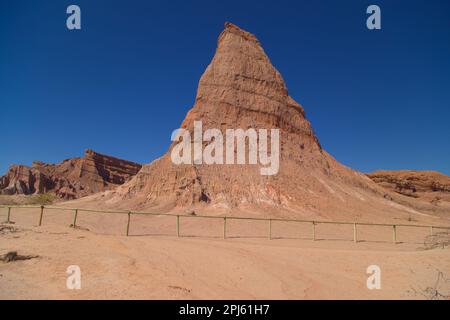 La formation rocheuse El Obelisco à Quebrada de Las Conchas, en Argentine Banque D'Images