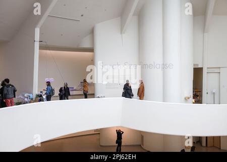 Présentation de l'exposition "Gego: Measuring the Infinite" par l'artiste Sarah Sze au Solomon R. Guggenheim Museum à New York City aux Etats-Unis ce vendredi, 31 Credit: Brazil photo Press/Alay Live News Banque D'Images