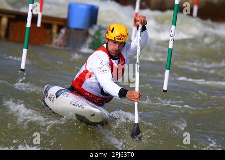 Markkleeberg, Allemagne, 06 avril 2019: Jane Michal, canoéiste tchèque, participe à la coupe du monde de slalom en canoë de l'ICF Banque D'Images