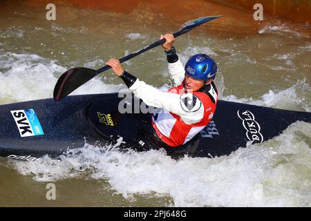 Markkleeberg, Allemagne, 06 avril 2019: Une femelle slovaque participe à la coupe du monde de slalom en canoë de Wome Banque D'Images