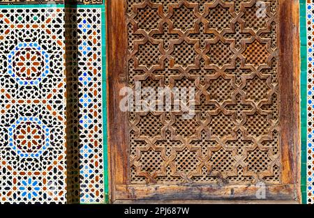 Sculpture en bois antique et mosaïque dans le Samarkand Banque D'Images