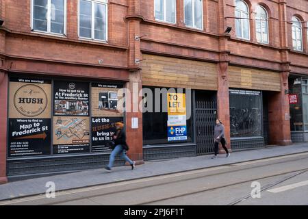 Fermeture des espaces de vente au détail au centre-ville le 2nd mars 2023 à Birmingham, Royaume-Uni. Les choses ont été difficiles pour les petites entreprises au cours des deux dernières années et surtout maintenant avec la crise actuelle du coût de la vie et les pressions financières croissantes sur le coût des biens au cours desquelles les prix de nombreux biens essentiels au Royaume-Uni ont commencé à augmenter plus rapidement que les revenus des ménages, entraînant une chute des revenus réels. Cela est dû en partie à une hausse de l'inflation au Royaume-Uni, ainsi qu'à l'impact économique des questions étrangères. Banque D'Images