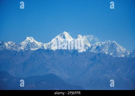 Magnifique chaîne de montagnes de l'Himalaya Ganesh, Langtang, Everest, Himal vu de Bhotechaur, Népal Banque D'Images