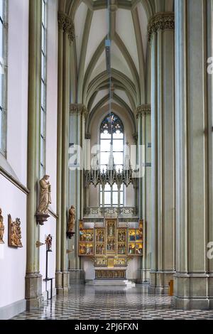 Autel dans l'allée latérale, Église Sainte-Croix, Giesing, Munich, Bavière, Allemagne Banque D'Images