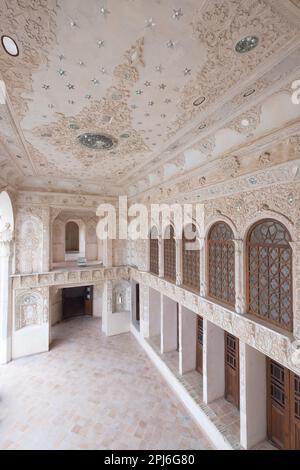 Vue intérieure de la maison de Tabatabaei. Un musée de la maison historique. Kashan, Iran Banque D'Images