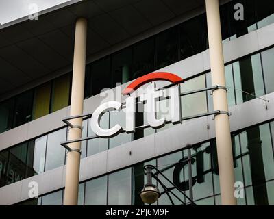 Logo Citibank (citi) à l'extérieur du bâtiment. Société bancaire faisant partie de Citigroup offrant des services financiers à l'échelle multinationale. Banque D'Images