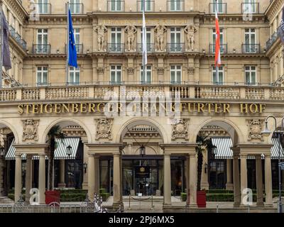 Steigenberger Icon Frankfurter Hof hôtel de luxe dans le centre-ville. Extérieur ancien bâtiment avec éléments traditionnels dans l'architecture. Banque D'Images