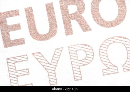 Macro extrêmement détaillée d'un billet de banque en euro avec inscription euro également en lettres grecques comme concept de monnaie commune dans l'UE an Banque D'Images