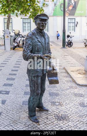 Europe, Portugal, Lisbonne. 18 avril 2022. Statue d'un vendeur de billets de loterie à Lisbonne. Banque D'Images