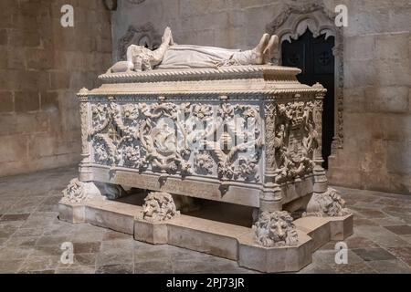 Europe, Portugal, Lisbonne. 19 avril 2022. Tombeau de Vasco da Gama au monastère de Jeronimos à Lisbonne, site classé au patrimoine mondial de l'UNESCO. Banque D'Images