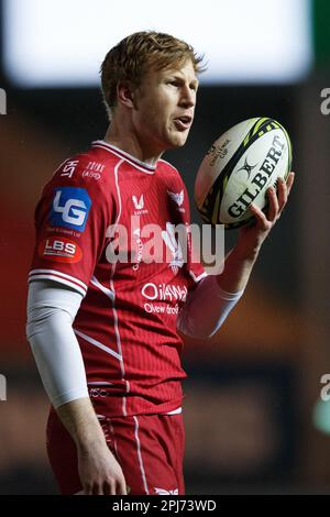 Llanelli, Royaume-Uni. 31 mars 2023. Rhys Patchell de Scarlets pendant le match de rugby de la coupe de défi EPCR Scarlets v Brive. Crédit : Gruffydd Thomas/Alay Banque D'Images