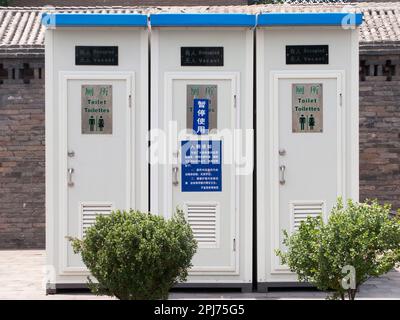 Toilettes portables temporaires / toilettes / loos / toilettes porta au musée du gouvernement du comté de Pingyao, officiellement ville fortifiée de la ville ancienne de Pingyao à Shaanxi, en RPC. Chine. (125) Banque D'Images