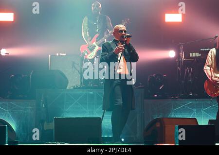 Mantoue, Italie. 31st mars 2023. Enrico Ruggeri pendant Enrico Ruggeri et les Supersoniques - Data Zero, concert de musique de chanteur italien à Mantoue, Italie, 31 mars 2023 crédit : Agence photo indépendante/Alamy Live News Banque D'Images