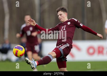 Cracovie, Pologne. 25th mars 2023. Dans Sirbu de Lettonie vu en action pendant le championnat européen des moins de 19 ans 2023-Elite round match entre la Pologne et la Lettonie au centre d'entraînement de Cracovie. Note finale; Pologne 3:0 Lettonie. (Photo de Grzegorz Wajda/SOPA Images/Sipa USA) crédit: SIPA USA/Alay Live News Banque D'Images